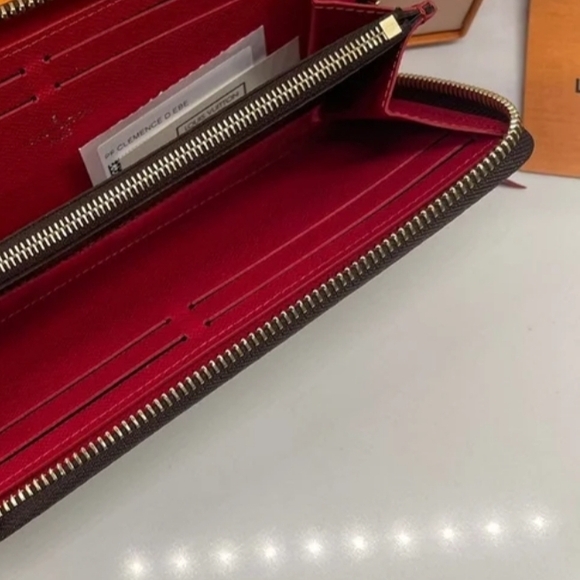 Louis Vuitton Damier Ebene Wallet - Picture 10 of 10